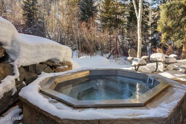 Exterior, Hot Tub, Pool