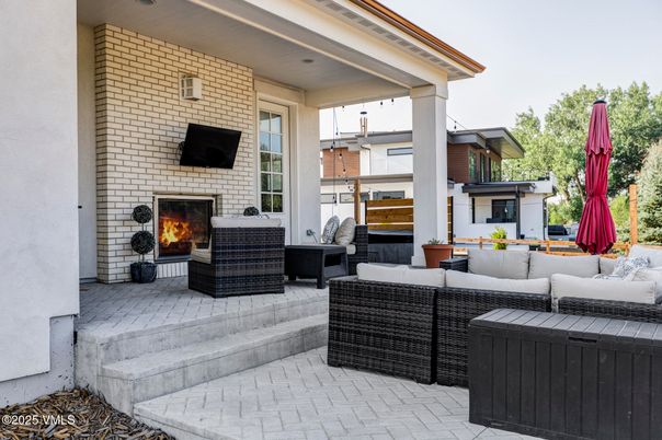 Exterior, Fireplace