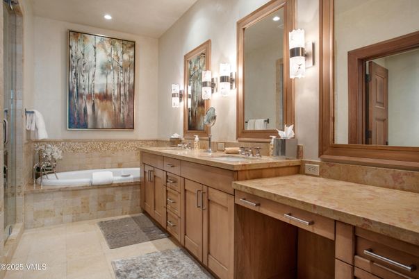 Bathroom, Dual Sink Vanities, Interior, Recessed Lighting