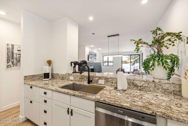 Dining room, Interior, Kitchen, Pendant Lights, Recessed Lighting, Wood Texture Flooring