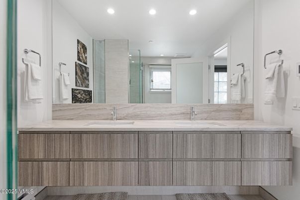 Bathroom, Dual Sink Vanities, Interior, Recessed Lighting