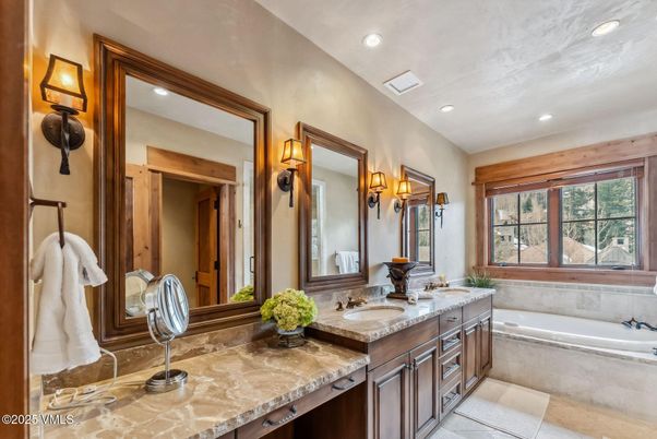 Bathroom, Dual Sink Vanities, Interior, Recessed Lighting