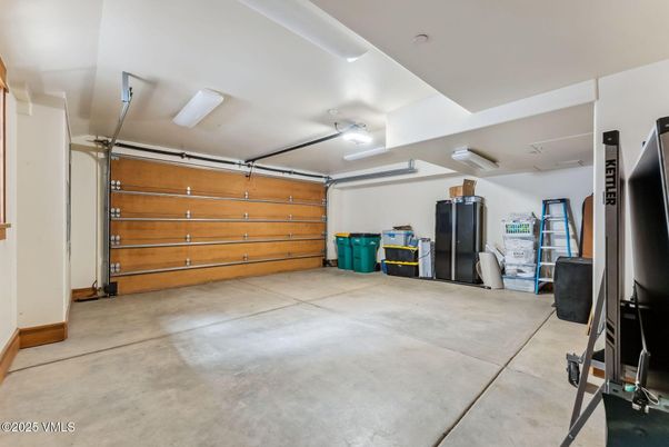 Garage, Interior