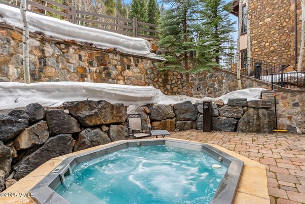 Exterior, Hot Tub, Pool