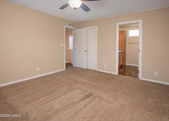 Empty room, Interior