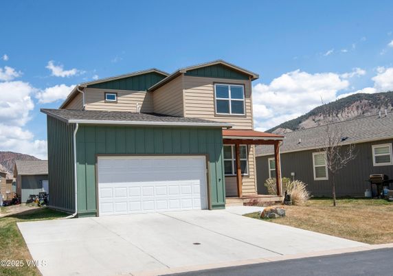 Attached, Exterior, Facade, Farmhouse