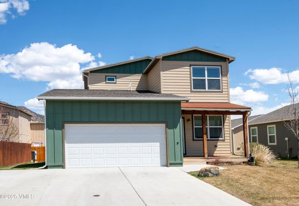 Attached, Exterior, Facade, American Craftsman