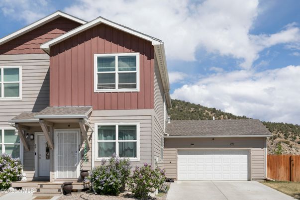 Attached, Exterior, Facade, Farmhouse