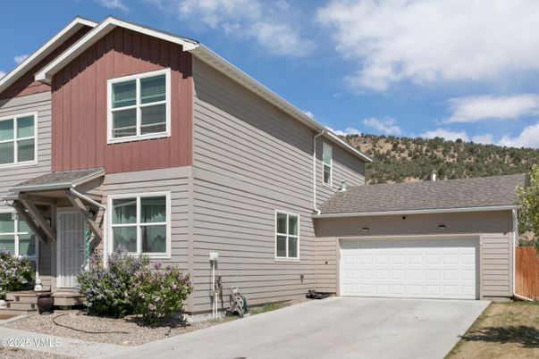 Attached, Exterior, Facade, Farmhouse