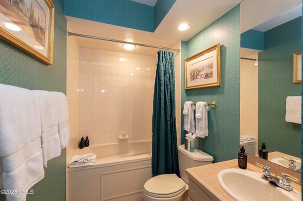 Bathroom, Interior, Recessed Lighting, Tile Countertops