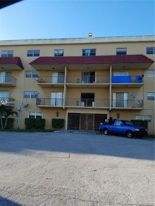Exterior, Facade, Condo Building