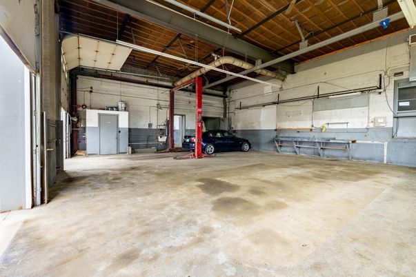 Garage, Interior