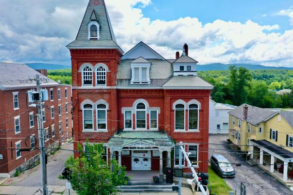Exterior, Facade, Brick Facade, Queen Anne Victorian
