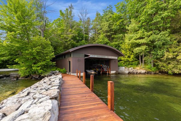 Exterior, Lake