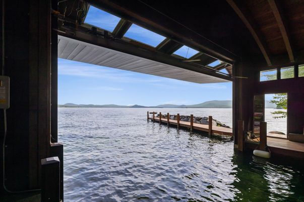Exterior, Lake