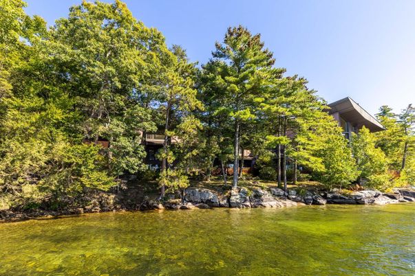 Exterior, Lake