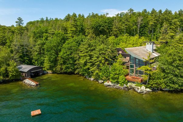 Exterior, Lake