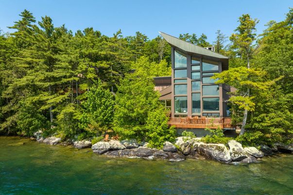 Exterior, Lake