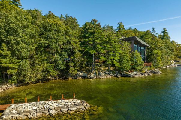 Exterior, Lake