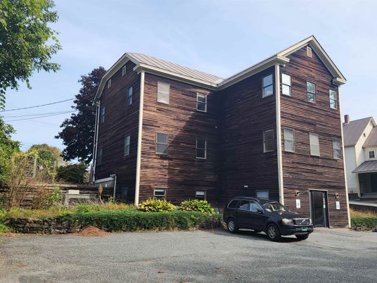 Exterior, Facade, Brick Facade, Rowhouse