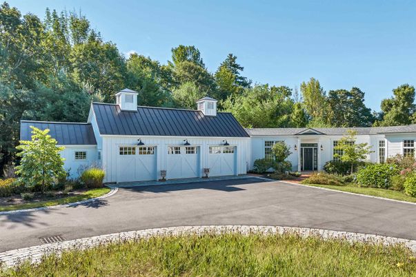 Attached, Exterior, Facade, Ranch