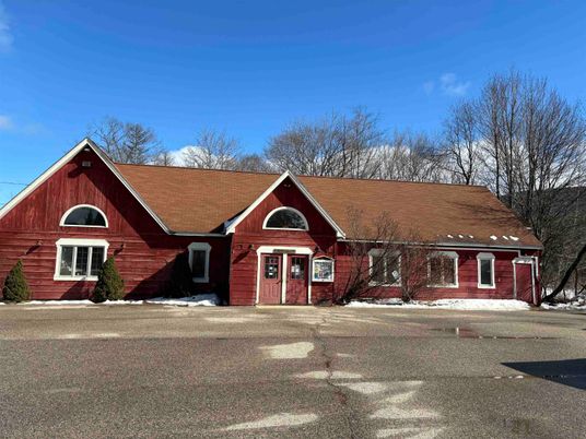 Exterior, Facade, Log Home