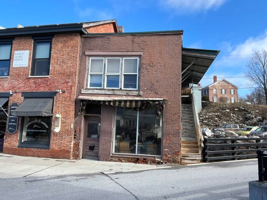 Exterior, Facade, Brick Facade, Rowhouse