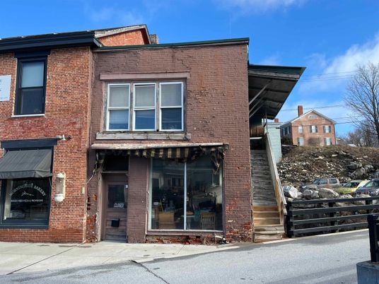 Exterior, Facade, Brick Facade, Rowhouse