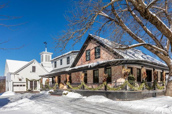 Attached, Exterior, Facade, Brick Facade, Queen Anne Victorian