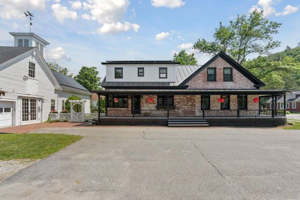 Exterior, Facade, Brick Facade, Solar Panels, Farmhouse