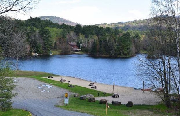Exterior, Lake