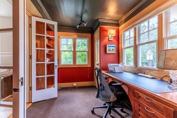 Home Office, Interior