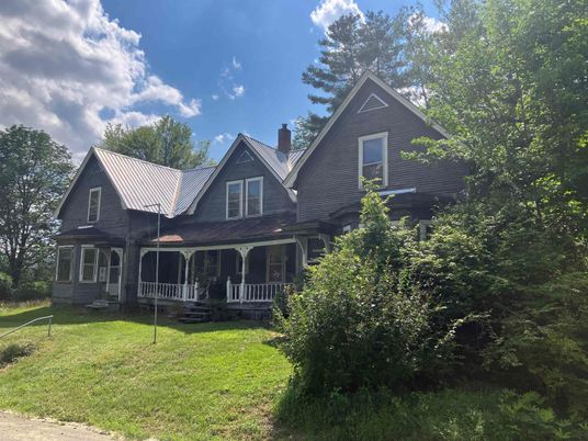 Backyard, Exterior, Facade, Queen Anne Victorian