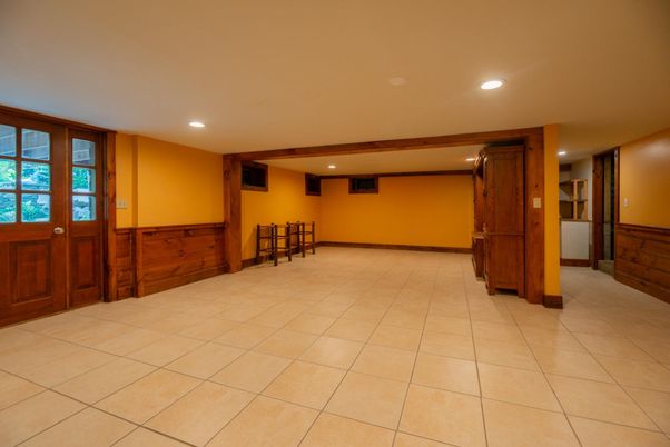 Empty room, Interior, Recessed Lighting