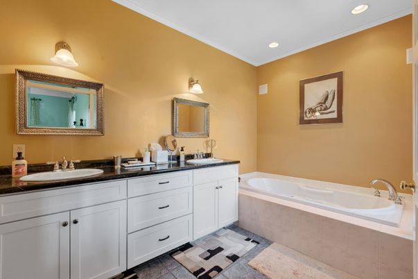 Bathroom, Dual Sink Vanities, Interior, Recessed Lighting