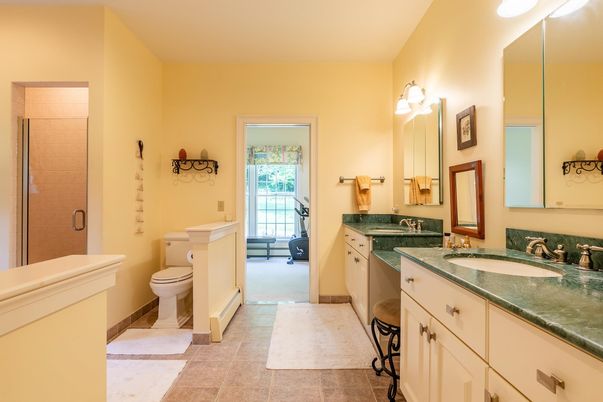 Bathroom, Dual Sink Vanities, Interior