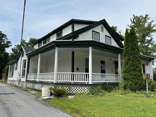 Exterior, Facade, Queen Anne Victorian