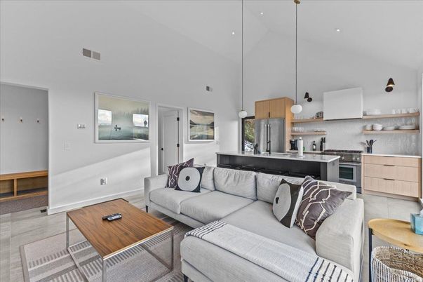 Interior, Kitchen, Living room, Pendant Lights, Recessed Lighting, Stainless Steel Appliances