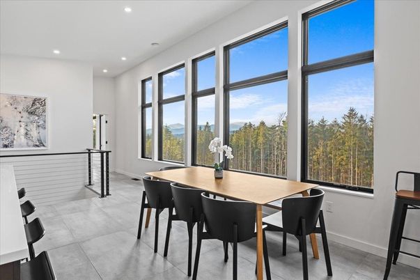 Dining room, Interior, Recessed Lighting