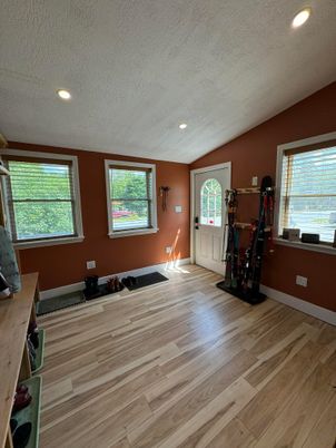 Fitness Equipment, Interior, Recessed Lighting, Wood Texture Flooring