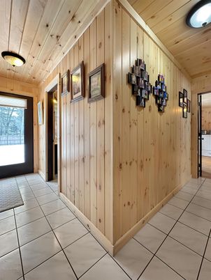 Empty room, Interior, Wooden Ceilings, Wooden Walls