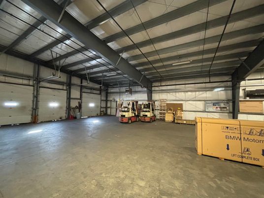 Garage, Interior