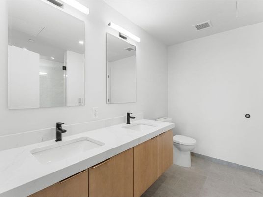 Bathroom, Dual Sink Vanities, Interior, Recessed Lighting