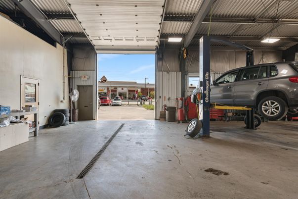 Garage, Interior