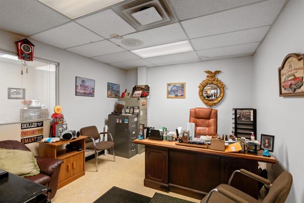 Home Office, Interior
