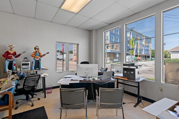 Home Office, Interior