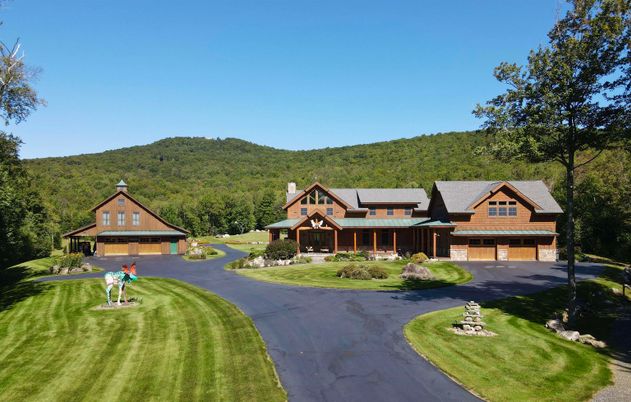 Backyard, Exterior, Facade, Brick Facade, Log Home