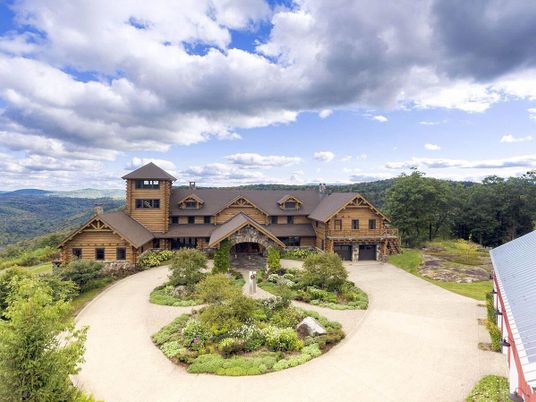 Exterior, Facade, Log Home