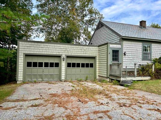 Attached, Exterior, Facade, Cape Cod