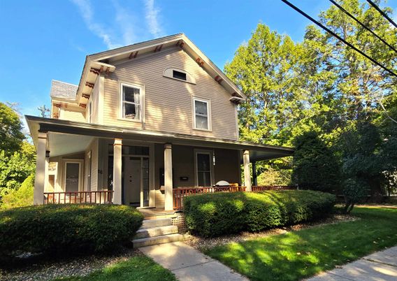 Exterior, Facade, American Foursquare